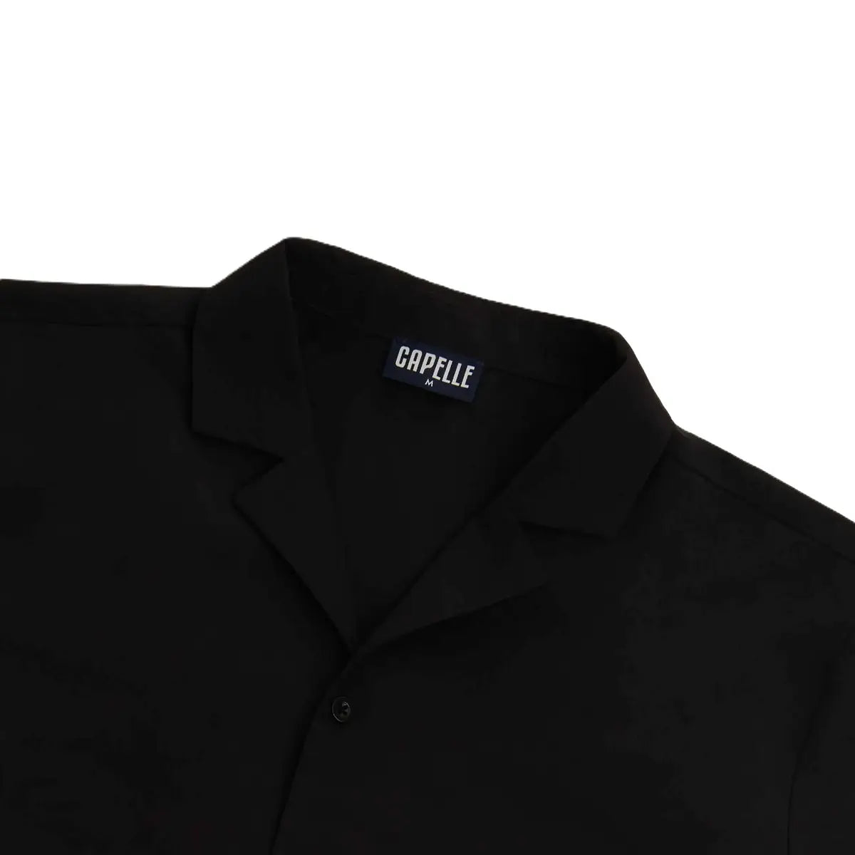 Camisa tipo resort de hombre con botones en ónix negro, corte moderno